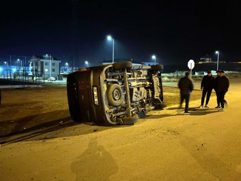 Kayseri'de otomobil ile minibüs çarpıştı: 7 yaralı
