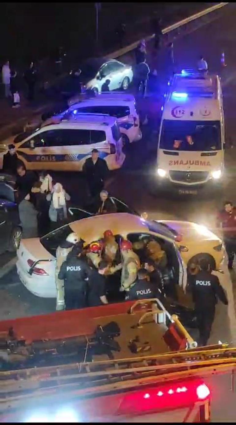 Kadıköy'de İETT otobüsünün de aralarında bulunduğu zincirleme kaza