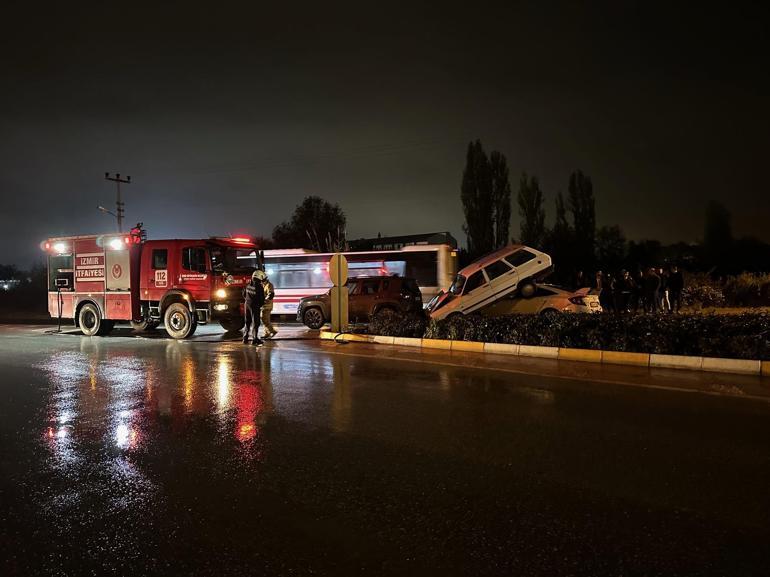 İzmir'de 3 otomobil kazaya karıştı; 1 yaralı
