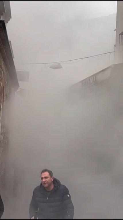 Eminönü'nde iş yeri alev alev yandı