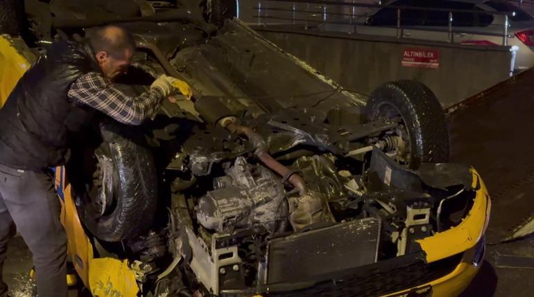 Maltepe'de, direğe çarparak devrilen taksinin şoförü yaralandı
