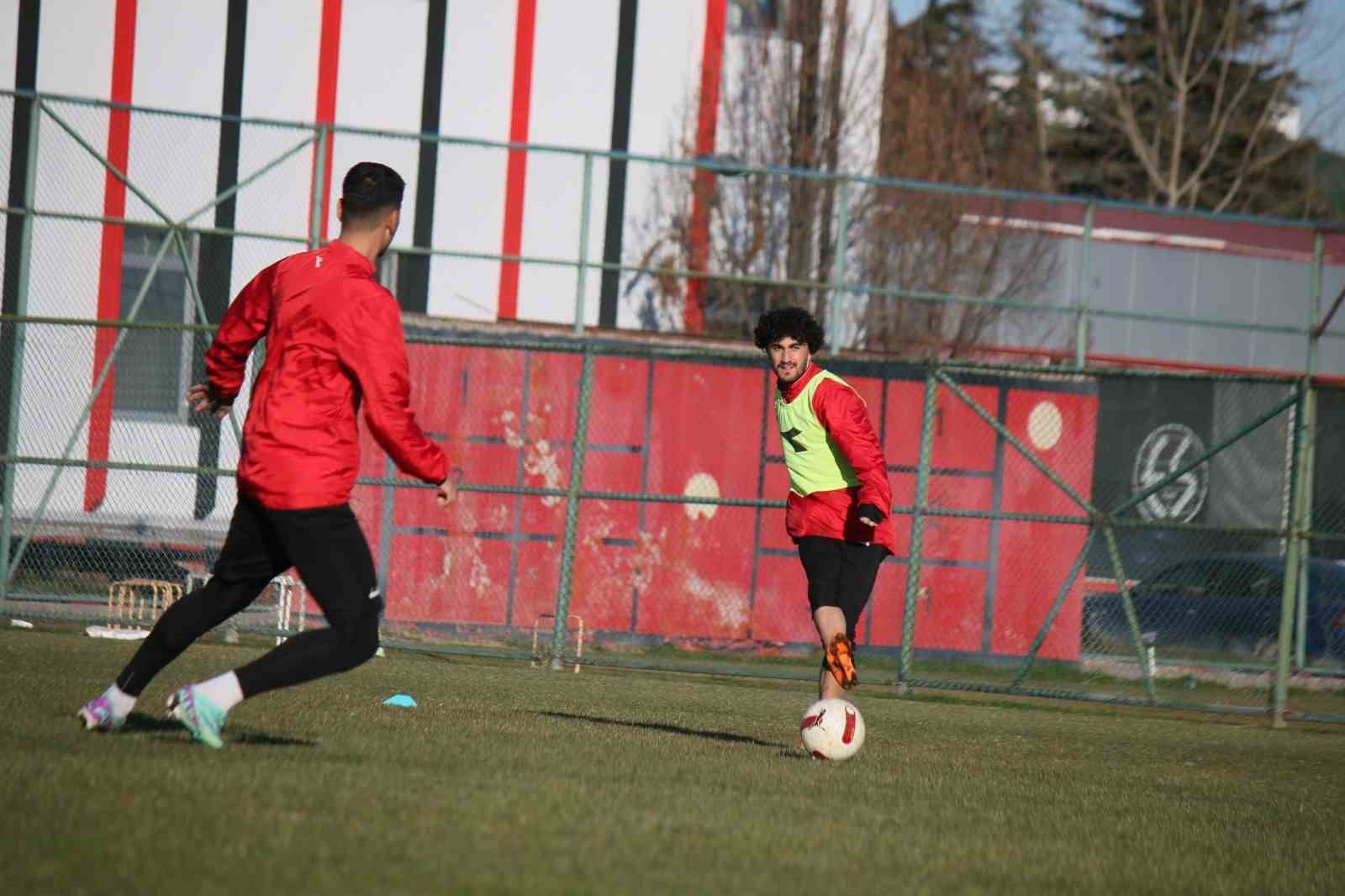 Eskişehirspor Çilimli Belediyespor maçı hazırlıklarına altyapı antrenörü eşliğinde başladı