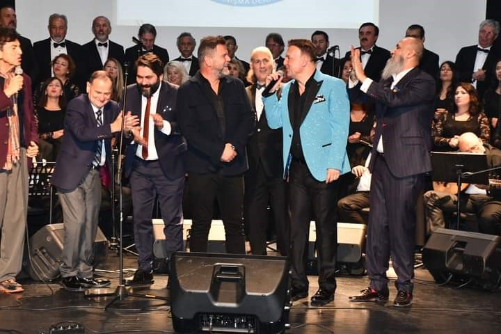 Eskişehir’de Türk Sanat Müziği Korosu ‘Hüsnü Üstün Besteleri’ konseri yoğun ilgi gördü