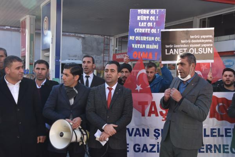 Bitlis'te şehit yakınları ile gazilerden DEM Parti'ye tepki