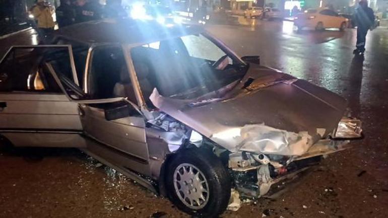 Kırıkkale'de 2 otomobil çarpıştı: 9 yaralı