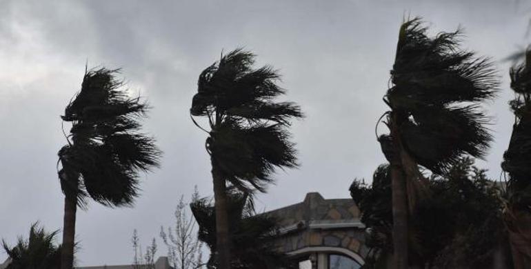 İzmir'in kuzey ilçeleri için fırtına uyarısı