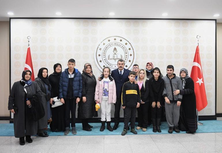 Bakan Tekin, Erzurum'dan gelen özel eğitim ve anaokulu öğrencileriyle bir araya geldi