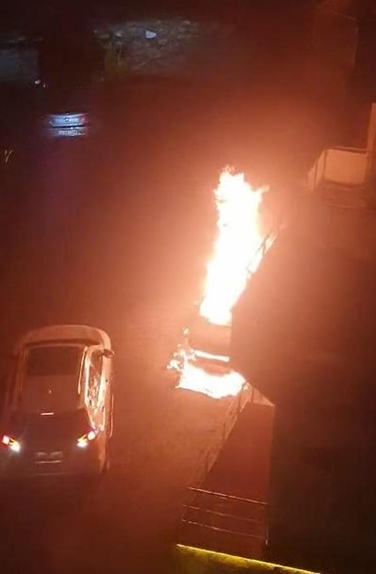 Düzce Belediye Başkanı Özlü'nün park halindeki otomobili alev alev yandı