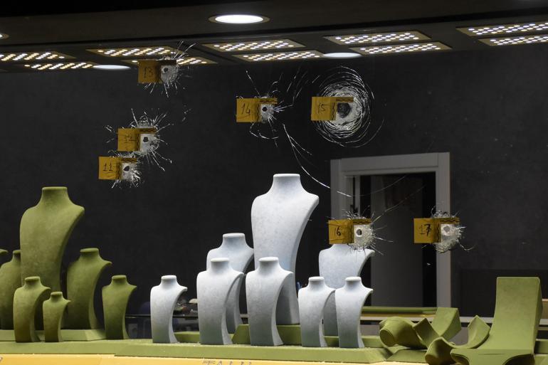 Sarıyer’de kuyumcu dükkanına silahlı saldırı