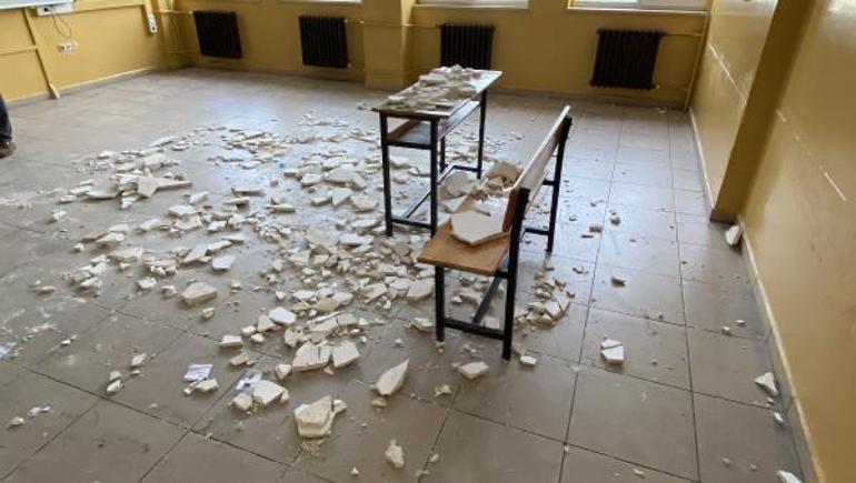 Sınıfta ders sırasında tavanın sıvası düştü: 7 öğrenci yaralı