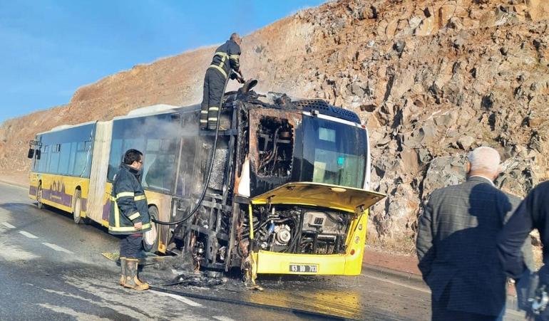 Şanlıurfa’da halk otobüsü yandı