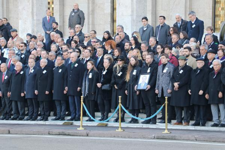 Eski bakan Okuyan için TBMM'de tören