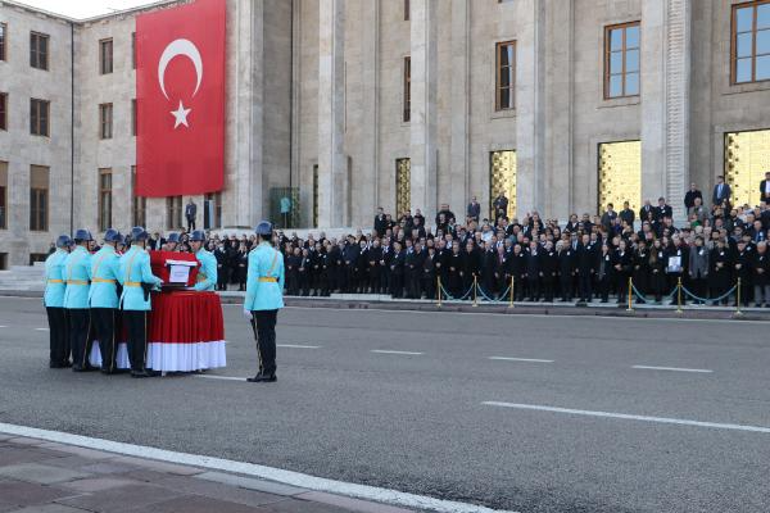 Eski bakan Okuyan için TBMM'de tören