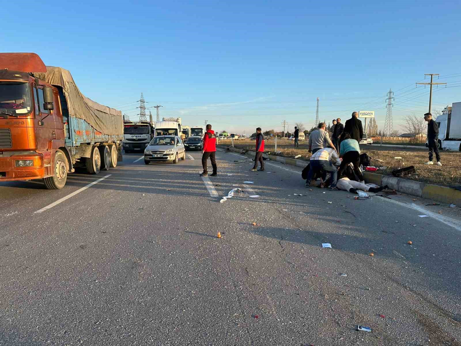 Eskişehir’de kavşakta meydana gelen kazada 1’i ağır 3 kişi yaralandı