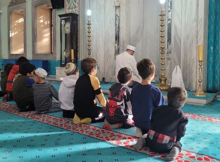 Minikler şehitler ve Gazze için dua etti