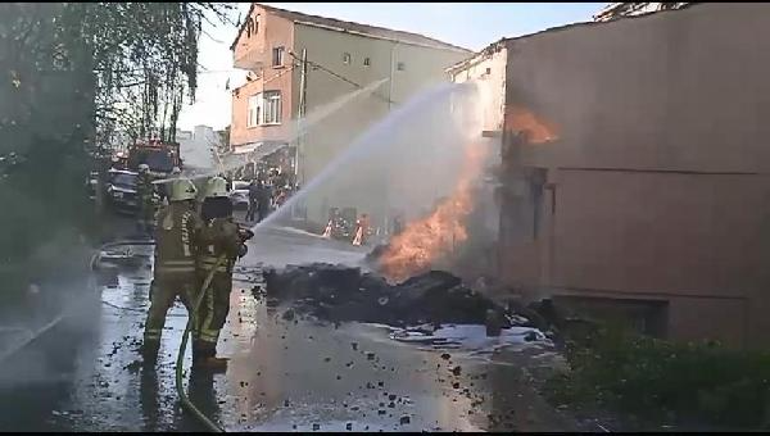 Üsküdar'da yol çalışması sırasında doğalgaz borusu patladı