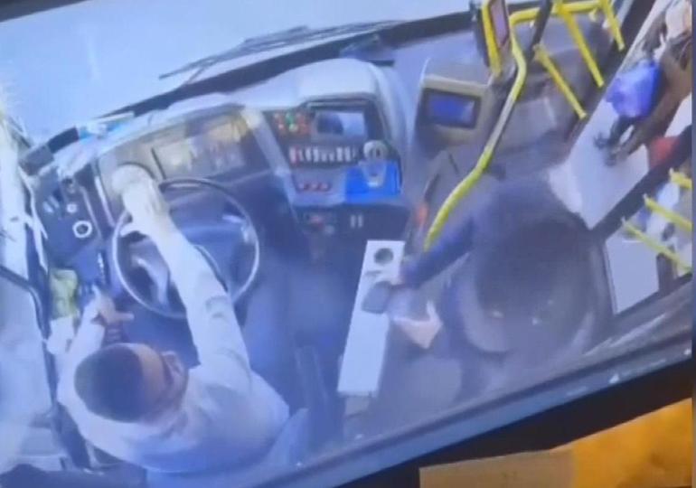 Eyüpsultan'da İETT otobüsünde polis tartıştığı şoförü darbetti