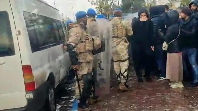 Şanlıurfa'da jandarma ile eylem yapan işçiler arasında gerginlik: 92 gözaltı