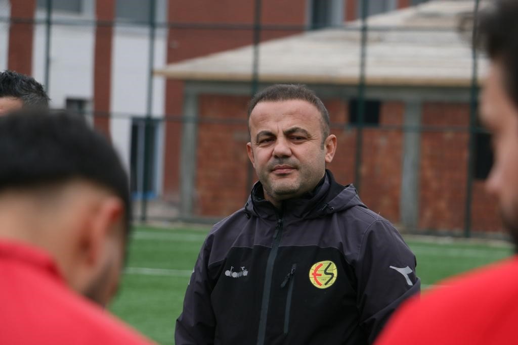 Eskişehirspor yeni teknik direktörü gözetiminde ilk idmanını yaptı
