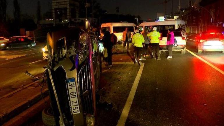 Sarıyer'de servis minibüsünün çarptığı otomobil takla attı