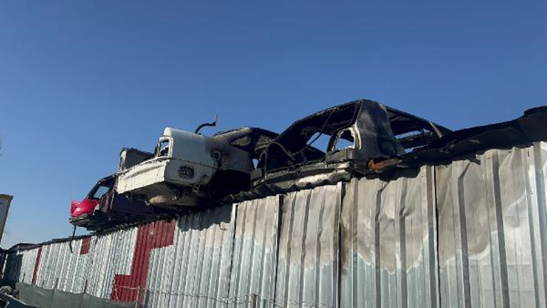 Bursa'da otomotiv yedek parça satışı yapılan iş yeri yandı