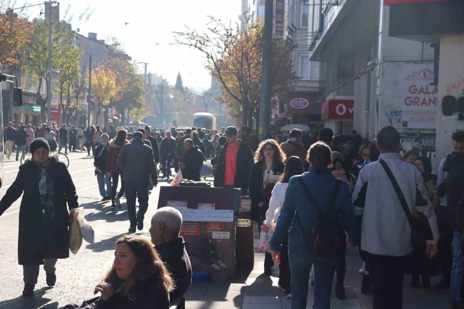 Havanın güneşli olmasıyla vatandaşlar dışarıya akın etti