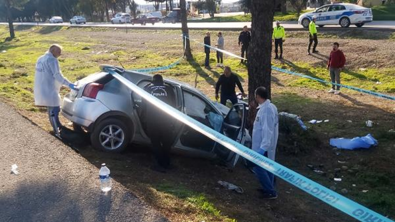 Otomobil ağaca çarptı; 17 yaşındaki sürücüsü öldü, 8 yaşındaki kardeşi yaralı