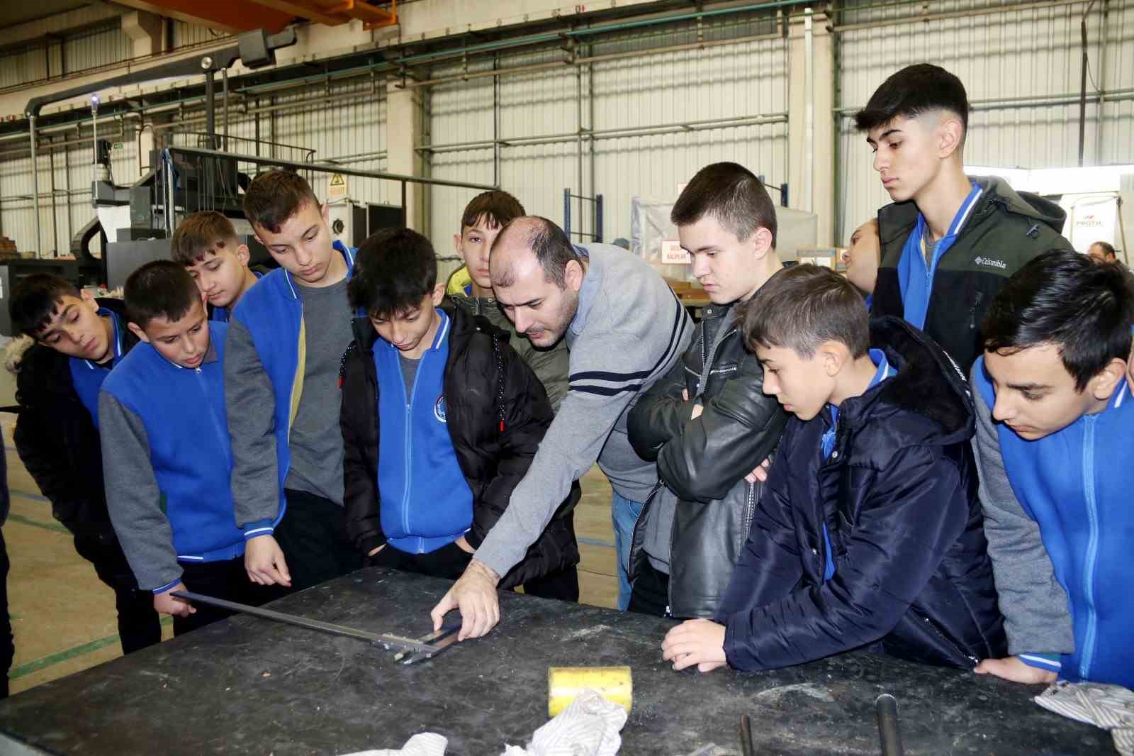 TOBB Kütahya OSB MTAL öğrencileri, sanayi bölgesindeki fabrikaları ziyaret ediyor
