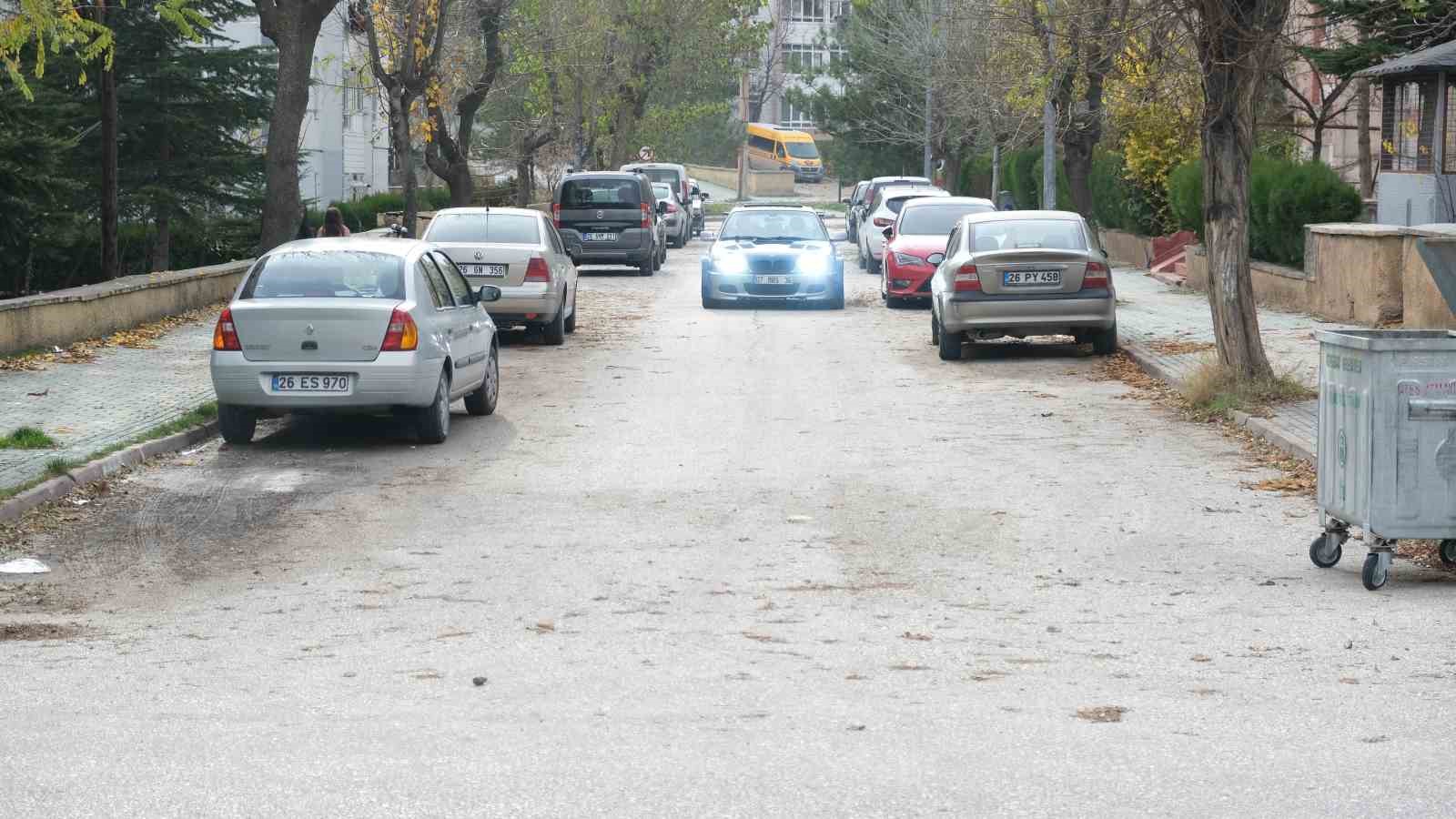 Yarış oyunundaki aracın aynısını kullanan genç yoğun ilgiyle karşılaşıyor