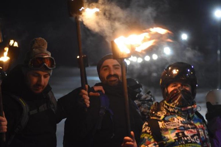 Erciyes'te yeni yıl öncesi 'gece kayağı'