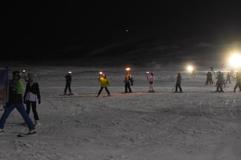 Erciyes'te yeni yıl öncesi 'gece kayağı'