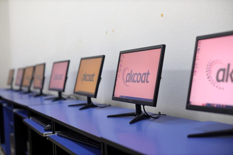 Akcoat’tan Serdivan’daki ilkokula bilgisayar desteği