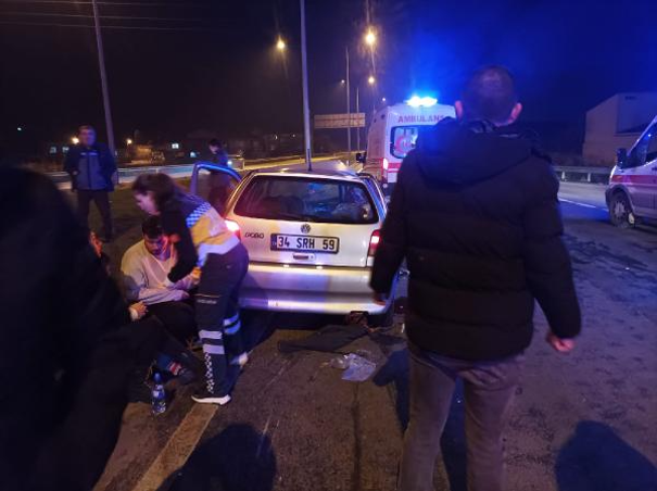 Edirne'de otomobil ile hafif ticari araç çarpıştı: 1 ölü, 5 yaralı