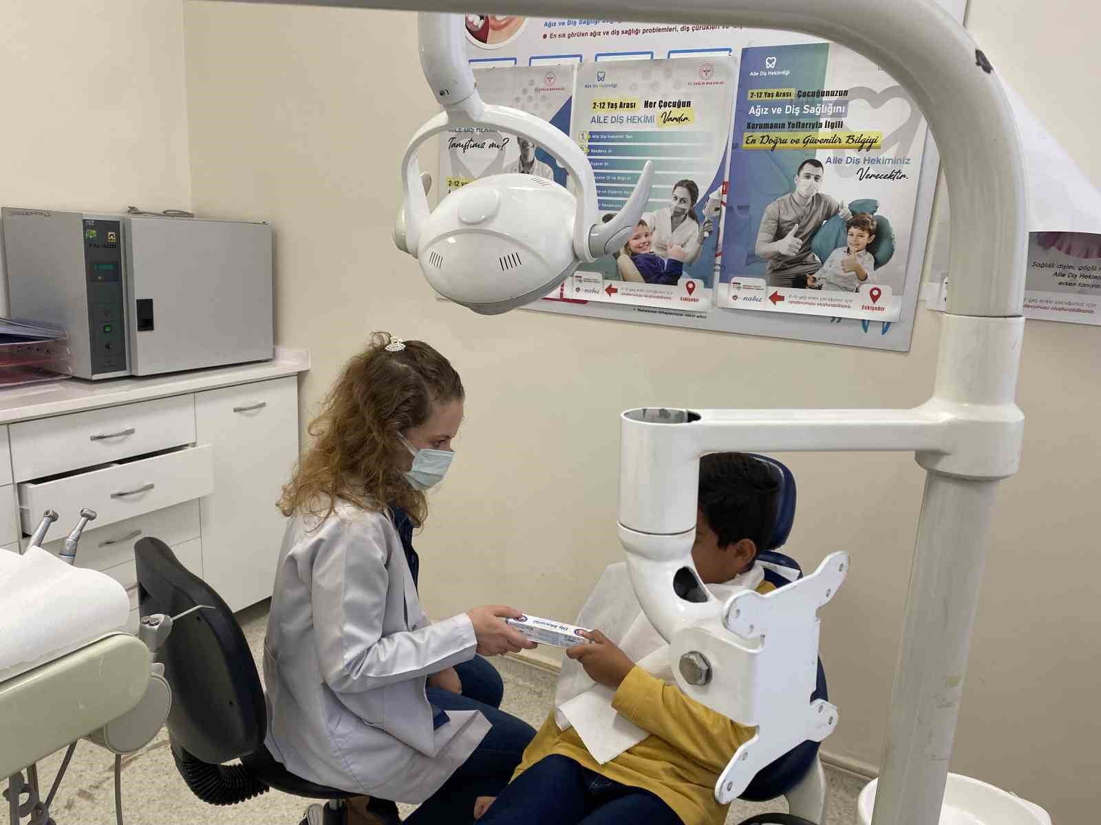 Çocuklar için Aile Diş Hekimliği Uygulaması başarıyla devam ediyor