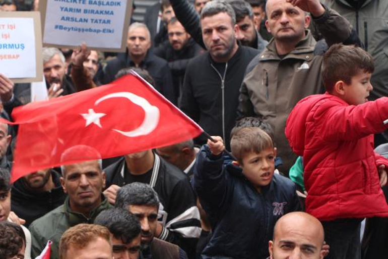 AK Parti Şırnak Belediye Başkan Adayı Yarka’ya meşaleli karşılama