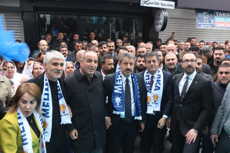 AK Parti Şırnak Belediye Başkan Adayı Yarka’ya meşaleli karşılama