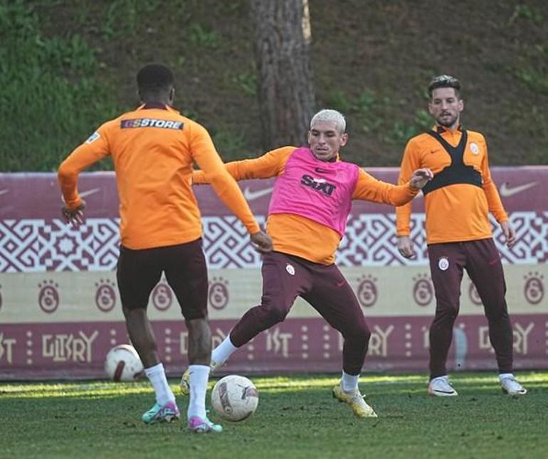 Galatasaray'da Mauro Icardi takımla çalıştı