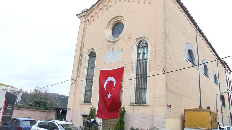 Sarıyer'de mahalleliden saldırıya uğrayan kiliseye 'geçmiş olsun' ziyareti