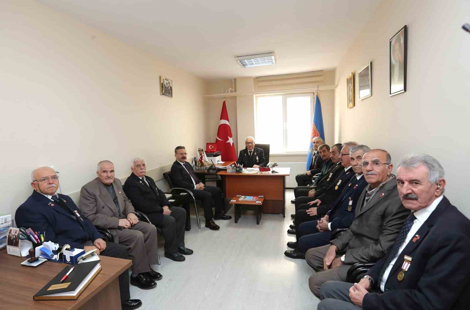 Eskişehir Valisi Aksoy gazi derneklerini ziyaret etti