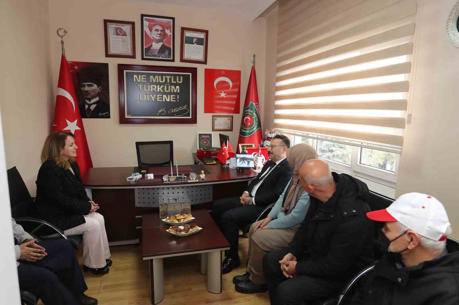 Eskişehir Valisi Aksoy gazi derneklerini ziyaret etti