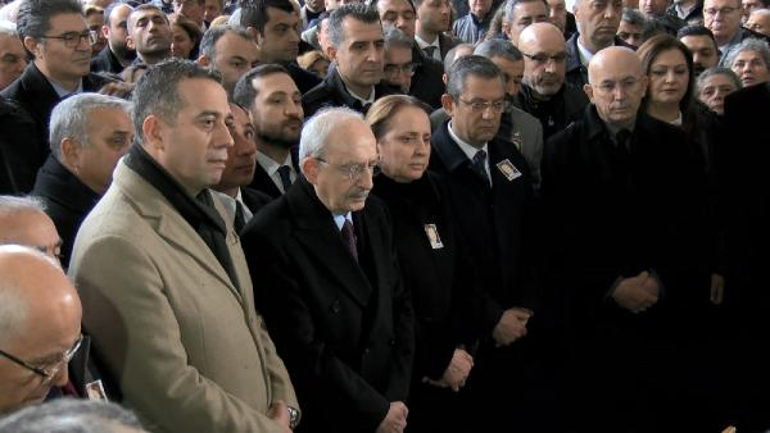 Özgür Özel, Milletvekili Dinçer'in annesinin cenazesine katıldı