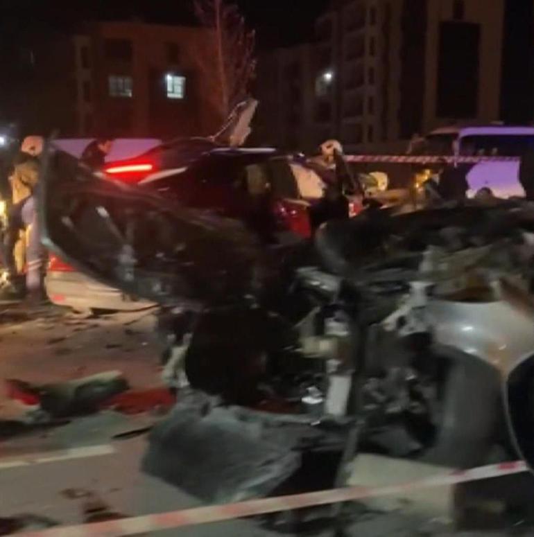 Başakşehir'de trafik kazası; ölü ve yaralılar var