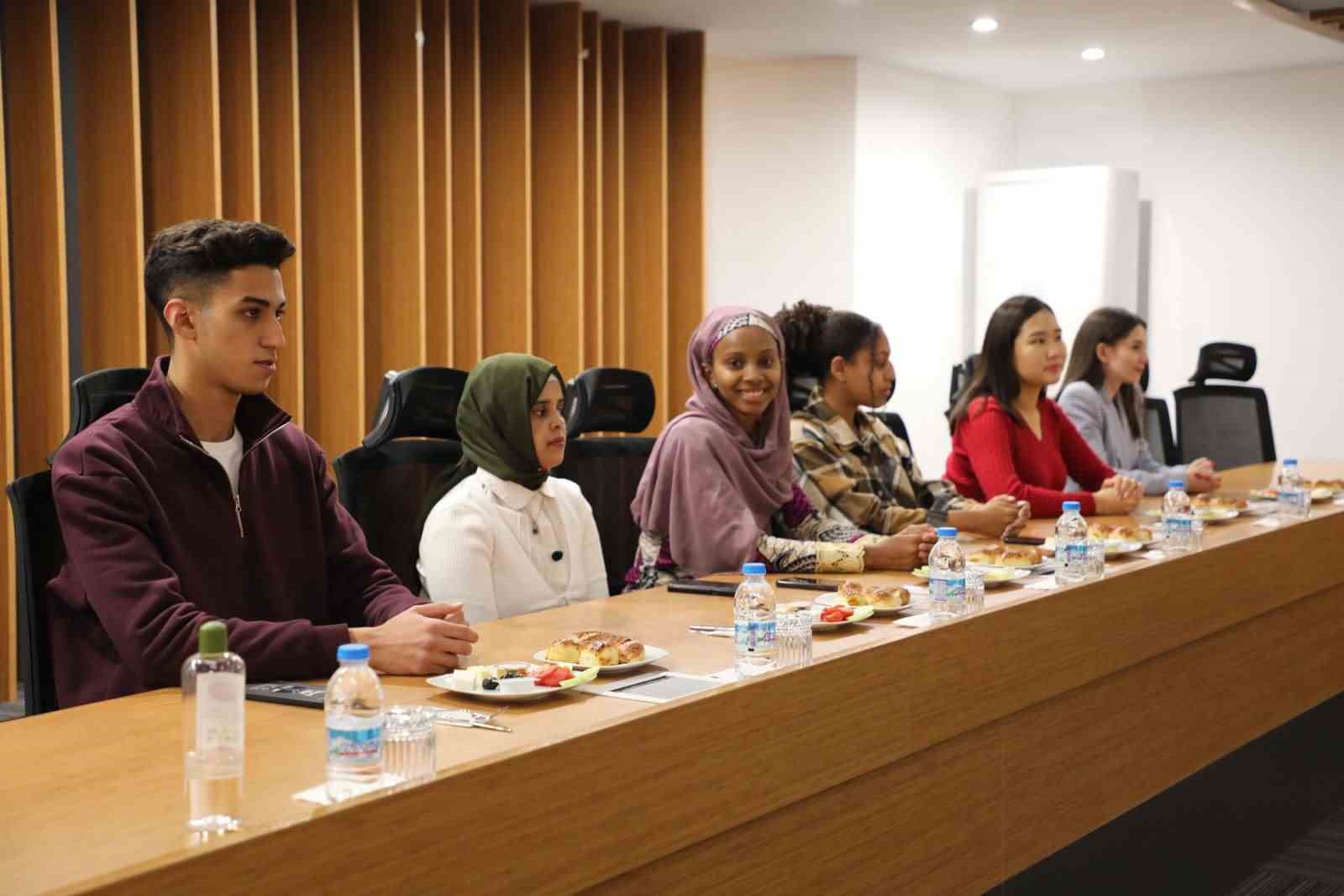 Rektör Prof. Dr. Adnan Özcan, ESTÖMER öğrencileriyle kahvaltıda bir araya geldi