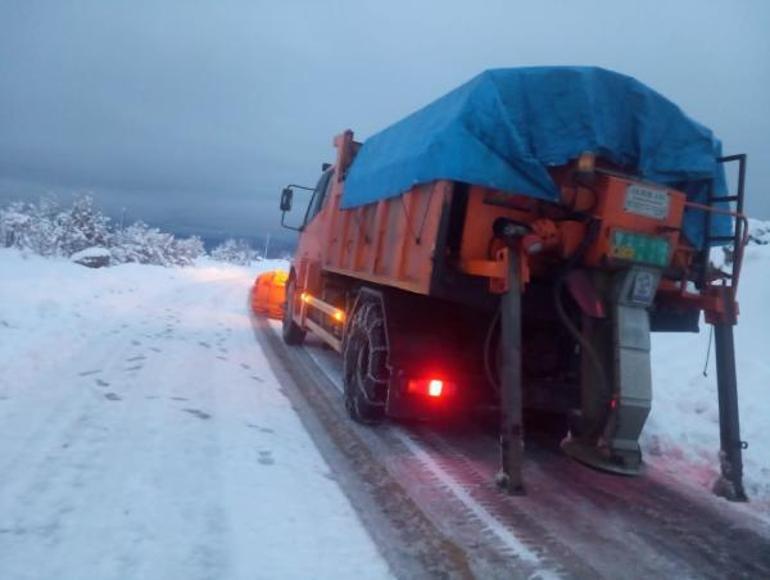 Beytüşşebap'ta kar kalınlığı 1 metreyi aştı, 20 köy yolu kapandı