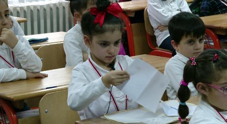 Mehmetçik'ten ilkokul öğrencilerinin mektuplarına yanıt