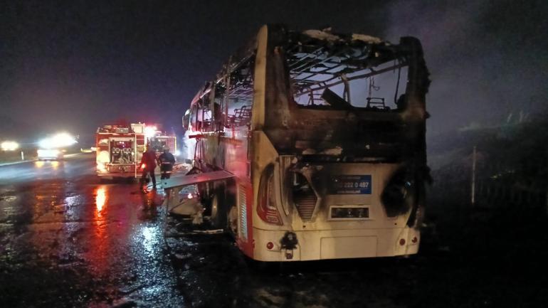 Otobüs, alev alev yandı