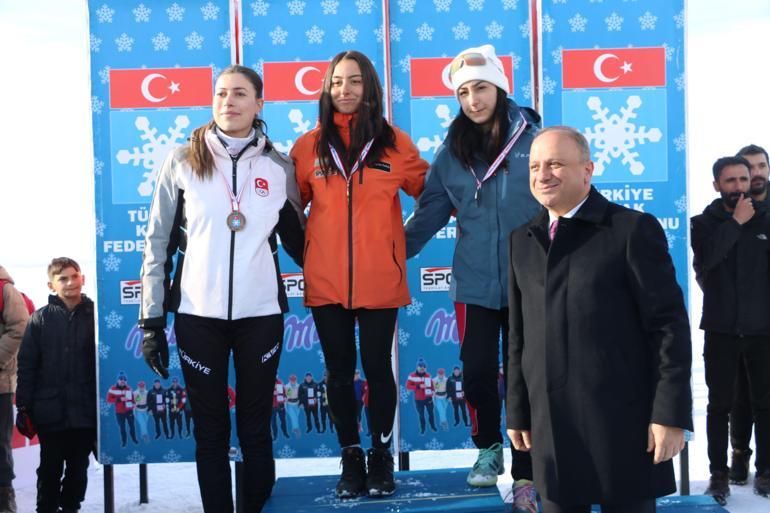 Yüksekova'da 665 sporcunun katıldığı Türkiye Kayaklı Koşu Eleme Yarışması sona erdi