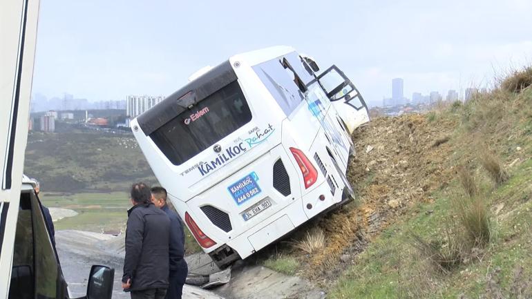 Başakşehir'de kaçak göçmenleri taşıyan otobüs kaza yaptı