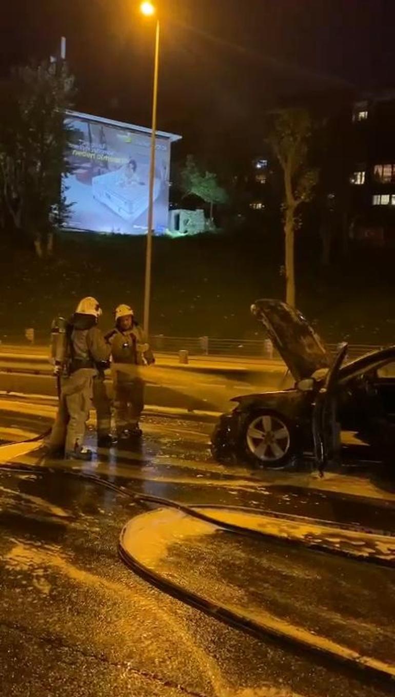 15 Temmuz Şehitler Köprüsü'nde otomobil alev alev yandı