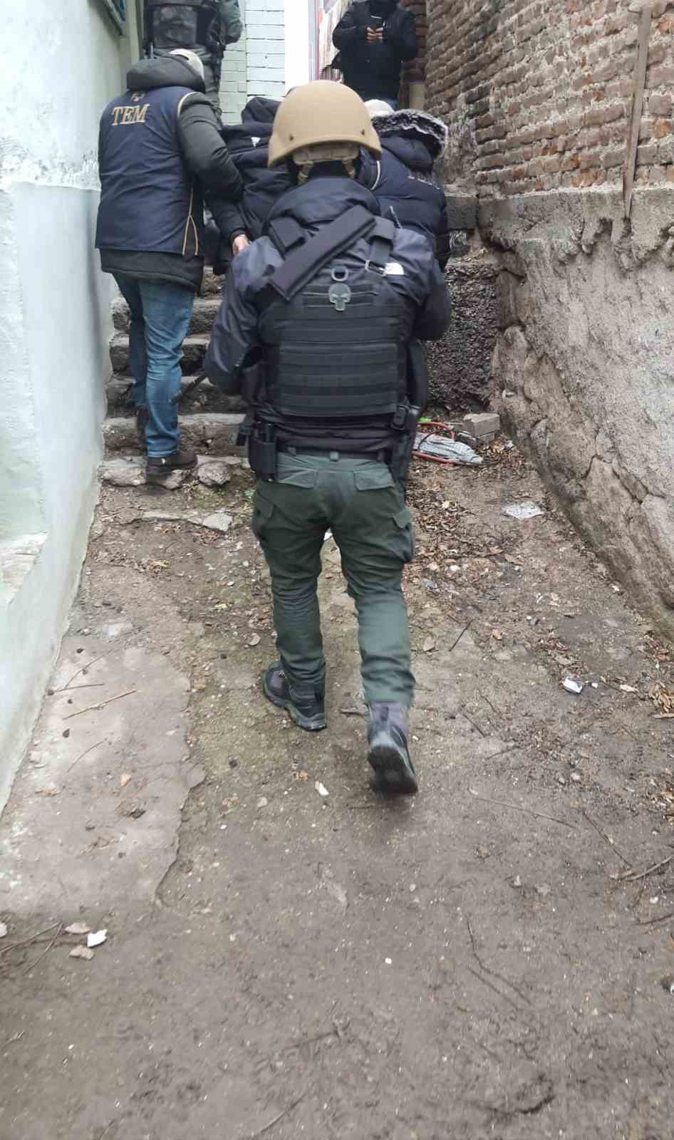 İnterpol’ün kırmızı bültenle aradığı DEAŞ üyesi tutuklandı
